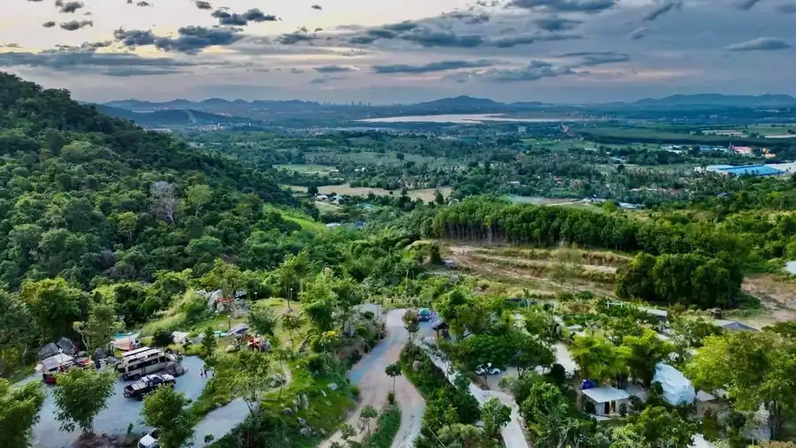 是拉差爱之农场山坡营地的营地资料照片