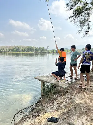 云雾相伴湖畔营地的营地资料照片